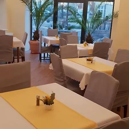 Lazur Lägenhetshotell 3*